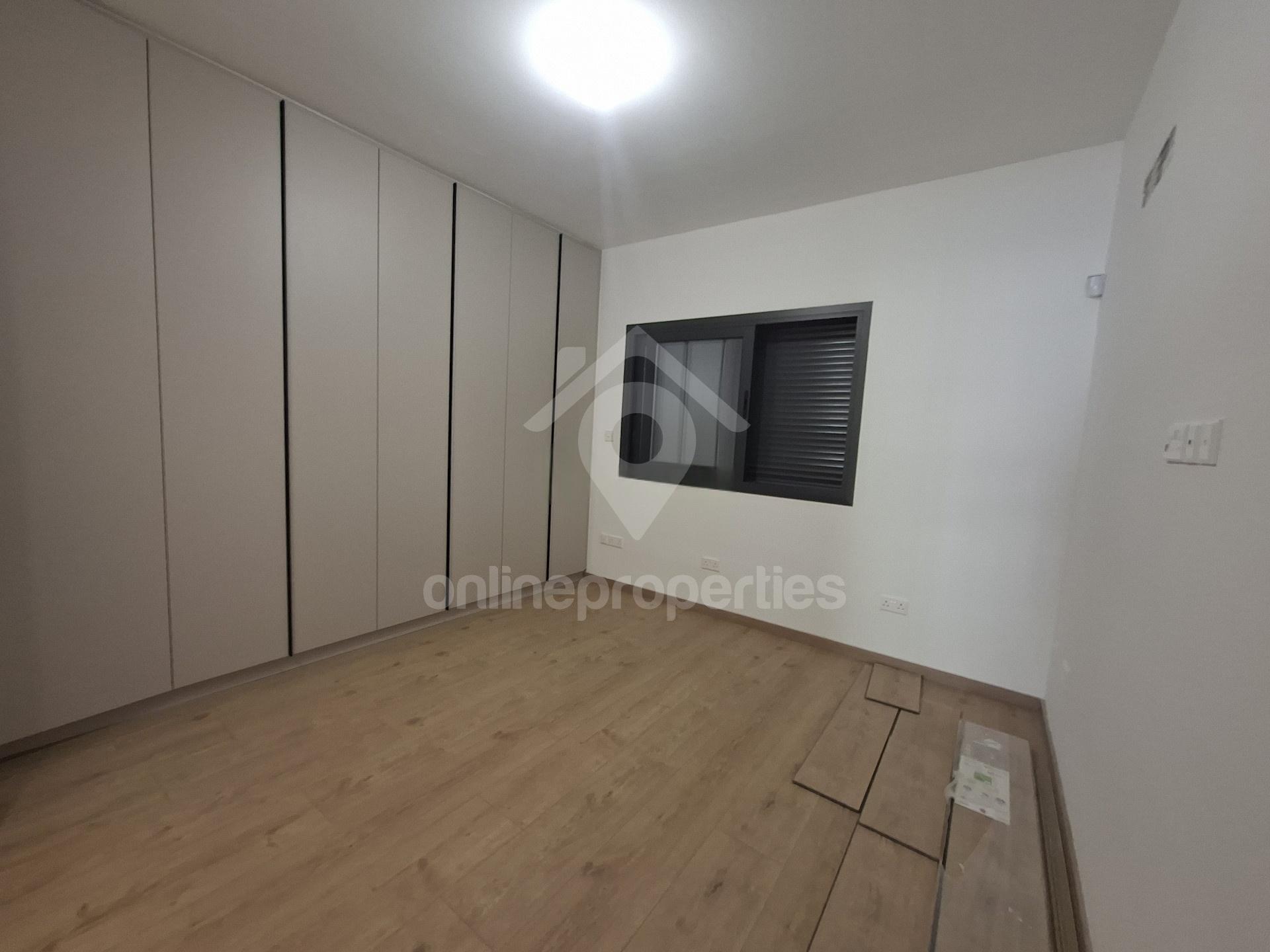 To change image, hover mouse over thumbnails below