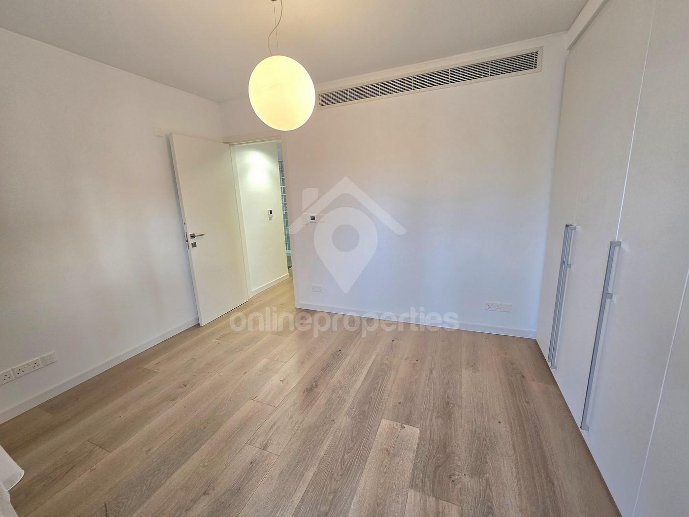 To change image, hover mouse over thumbnails below