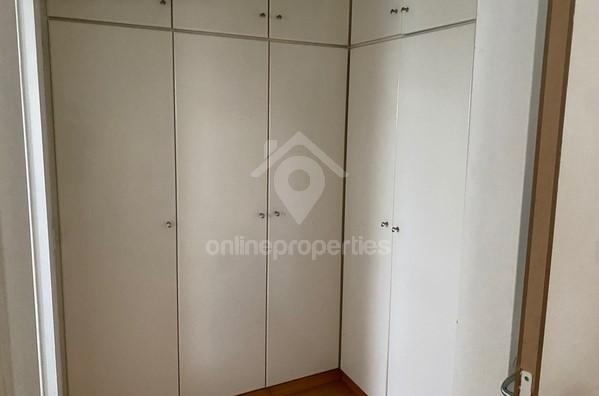 To change image, hover mouse over thumbnails below