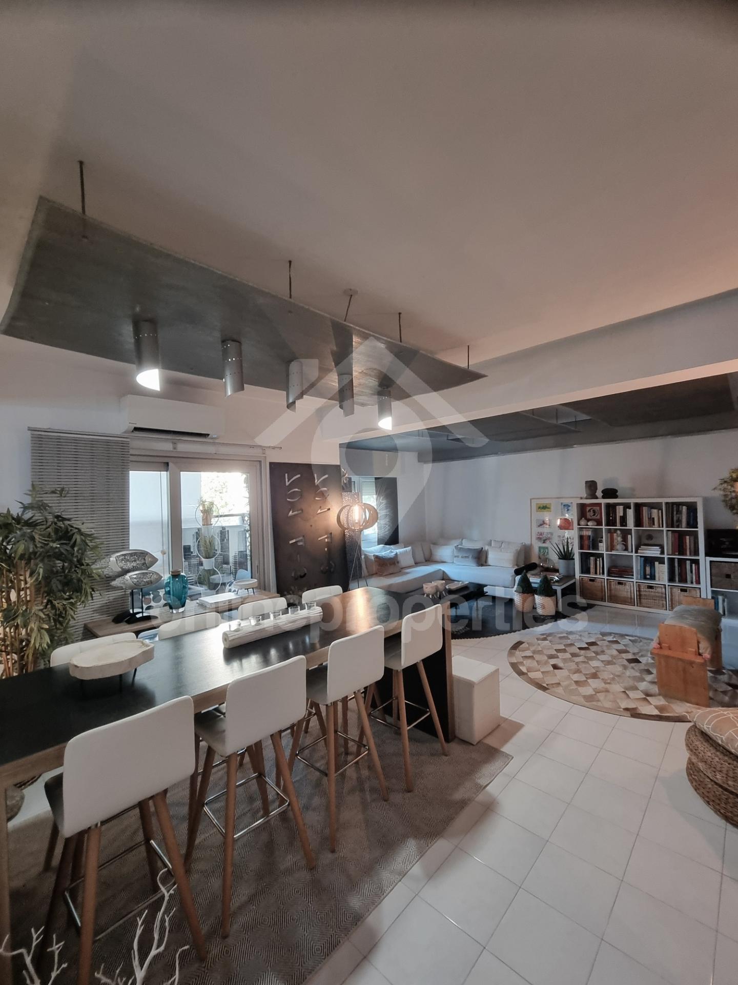 To change image, hover mouse over thumbnails below