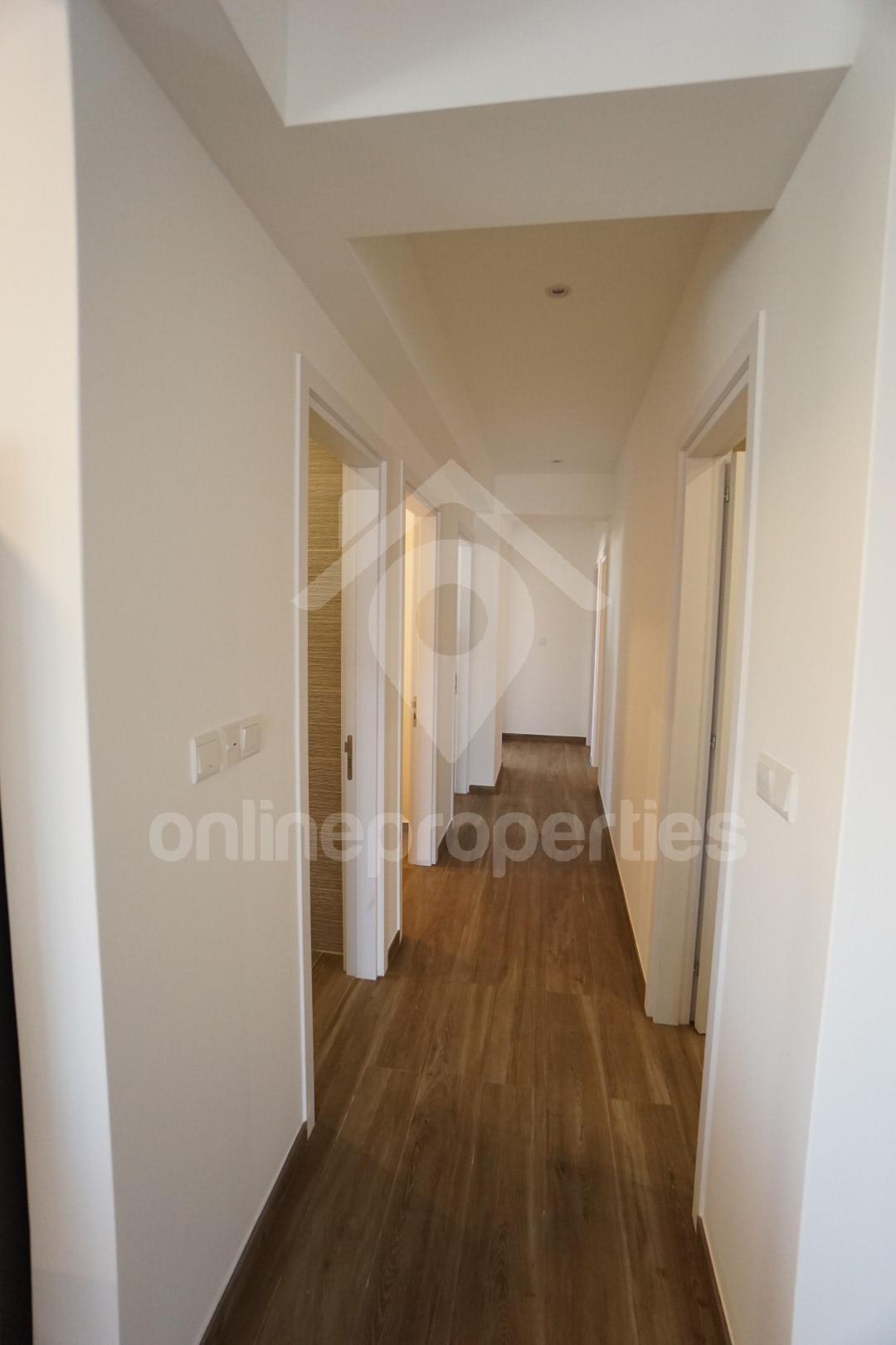 To change image, hover mouse over thumbnails below