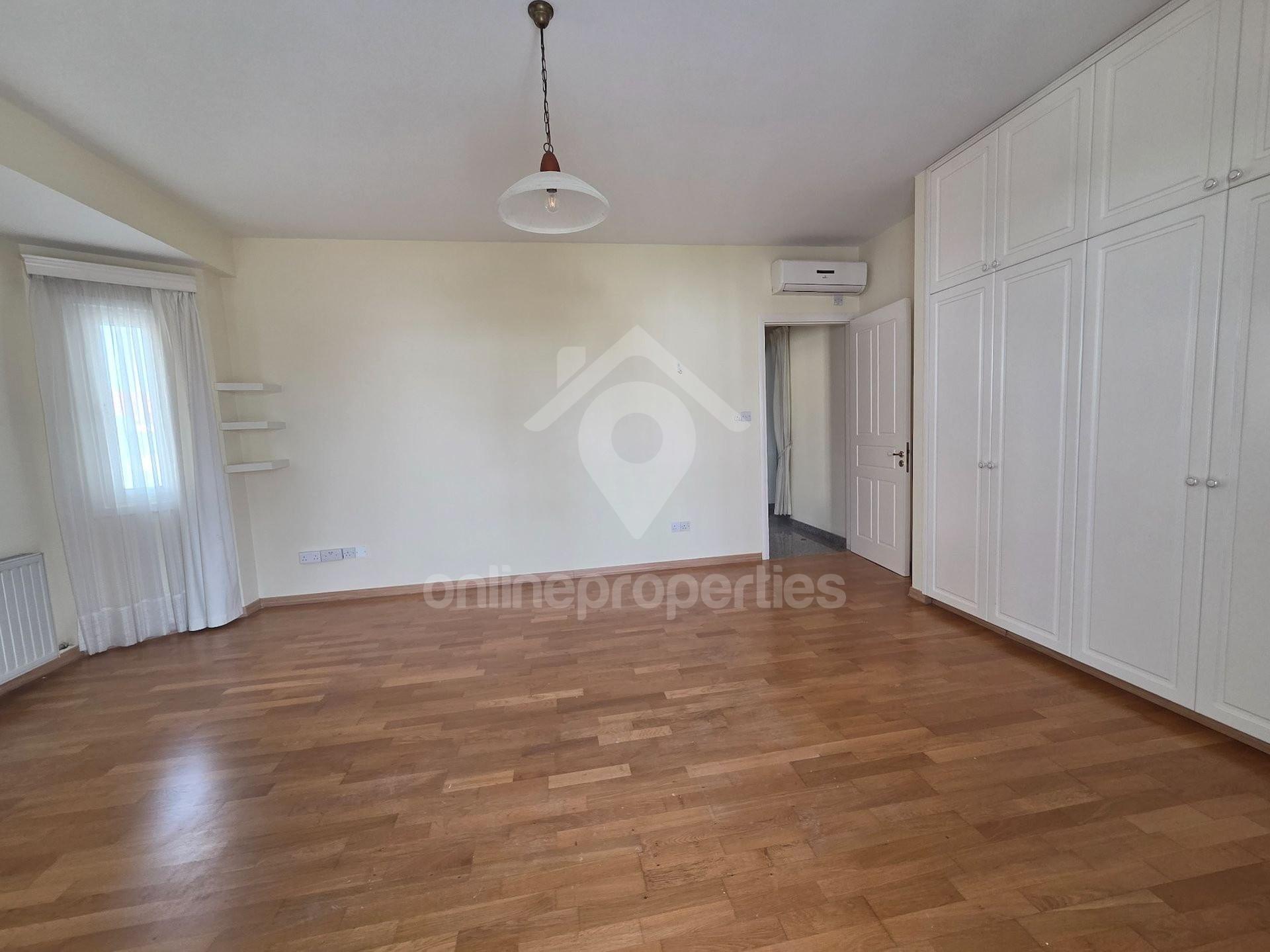 To change image, hover mouse over thumbnails below