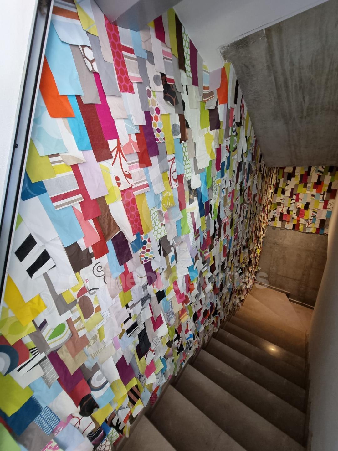 To change image, hover mouse over thumbnails below