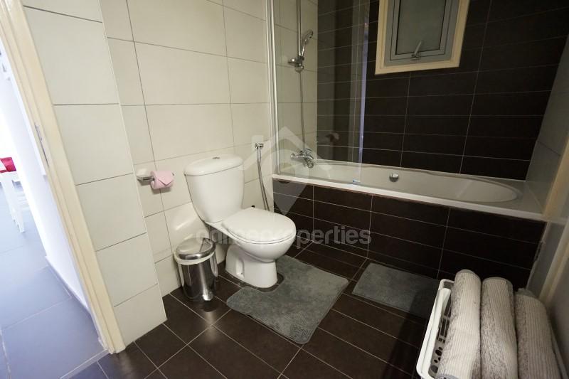 To change image, hover mouse over thumbnails below