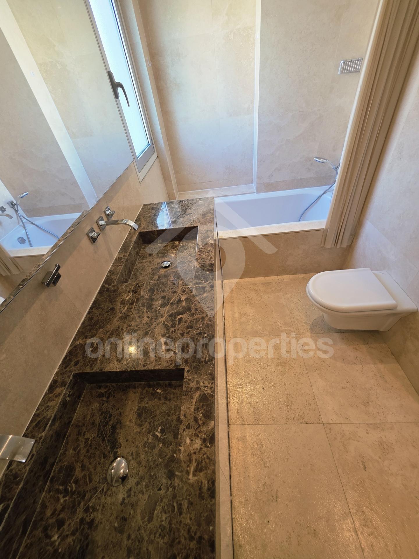 To change image, hover mouse over thumbnails below