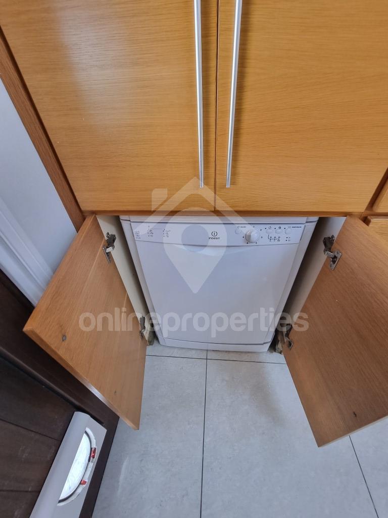 To change image, hover mouse over thumbnails below