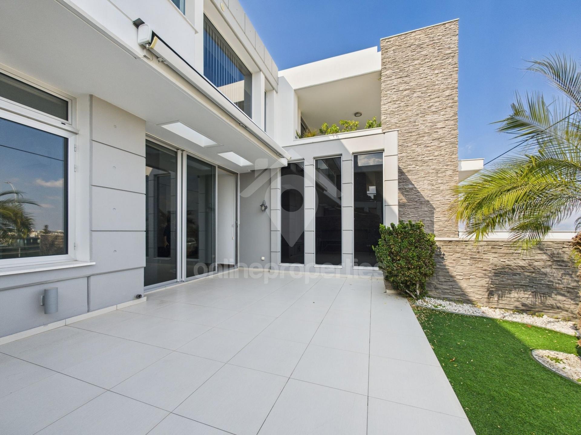 Ground Floor Living with a View!