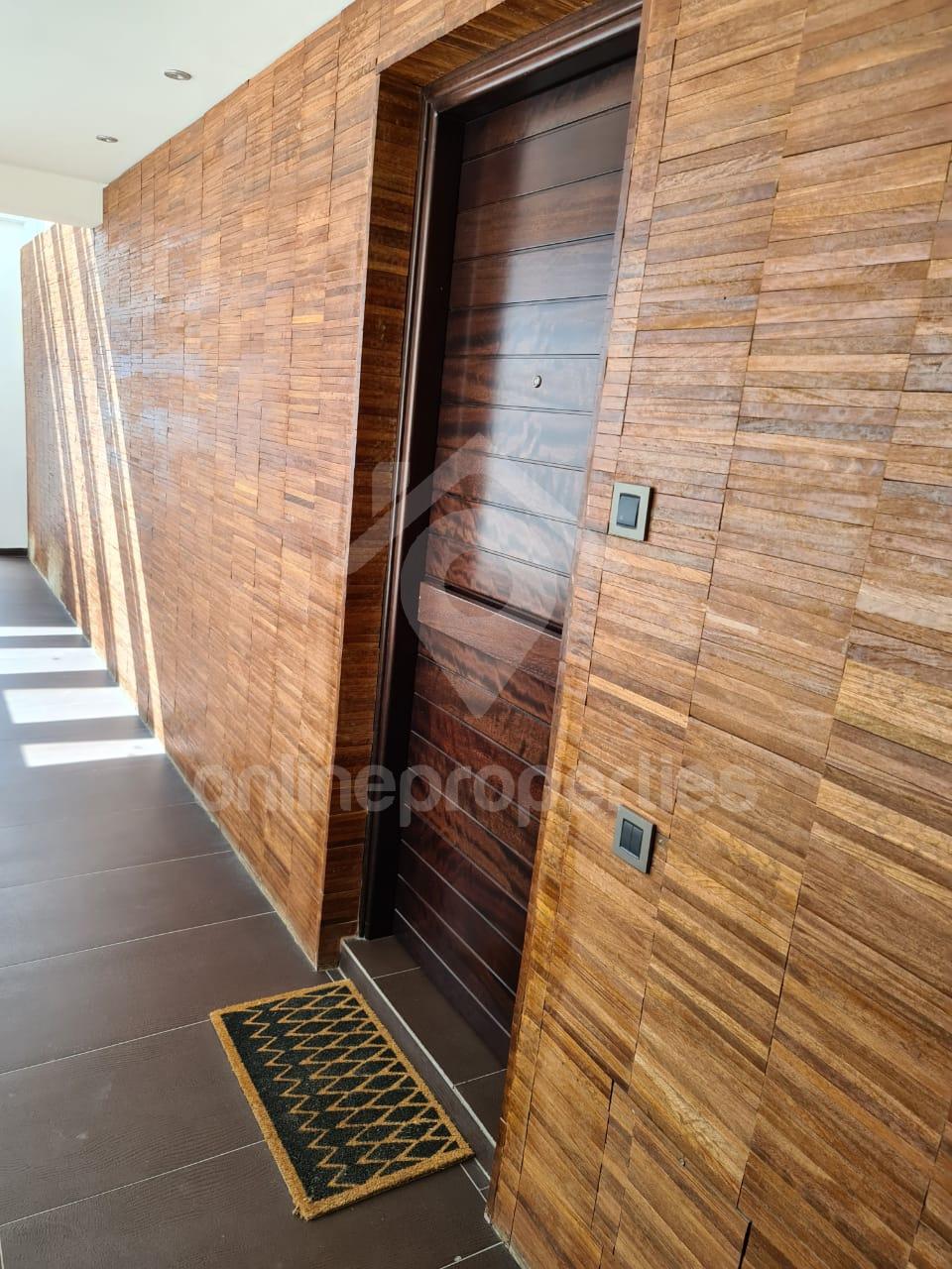 To change image, hover mouse over thumbnails below