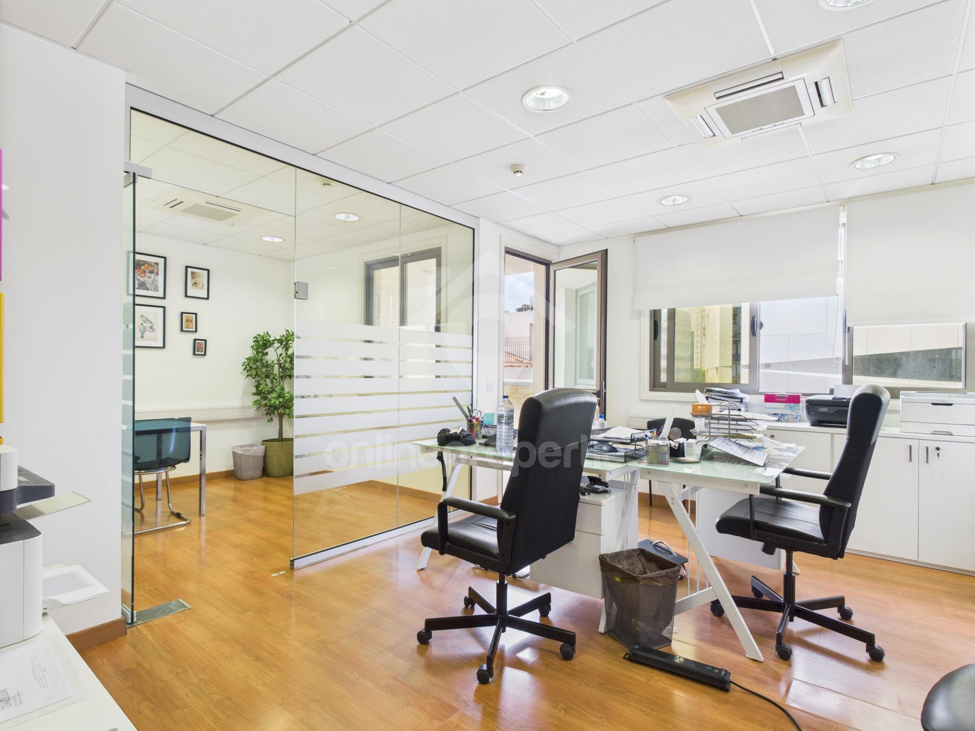 To change image, hover mouse over thumbnails below