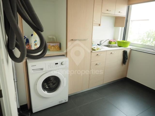 To change image, hover mouse over thumbnails below