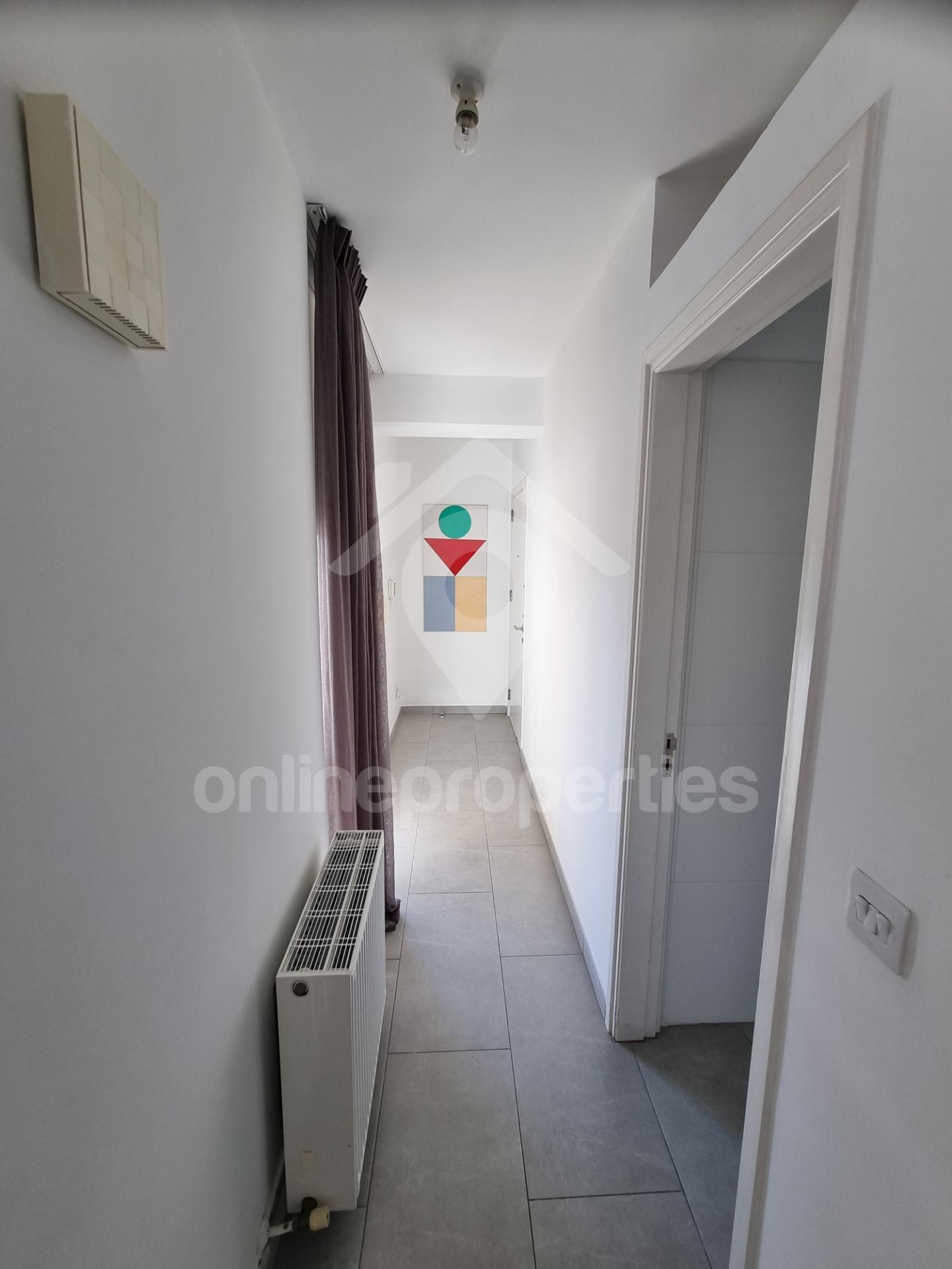 To change image, hover mouse over thumbnails below