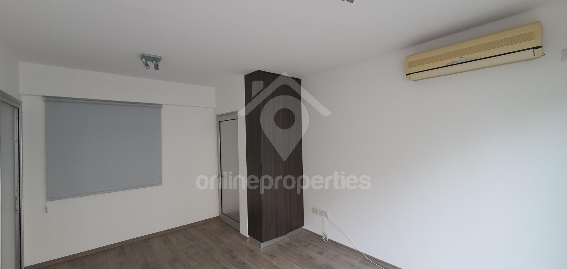 To change image, hover mouse over thumbnails below