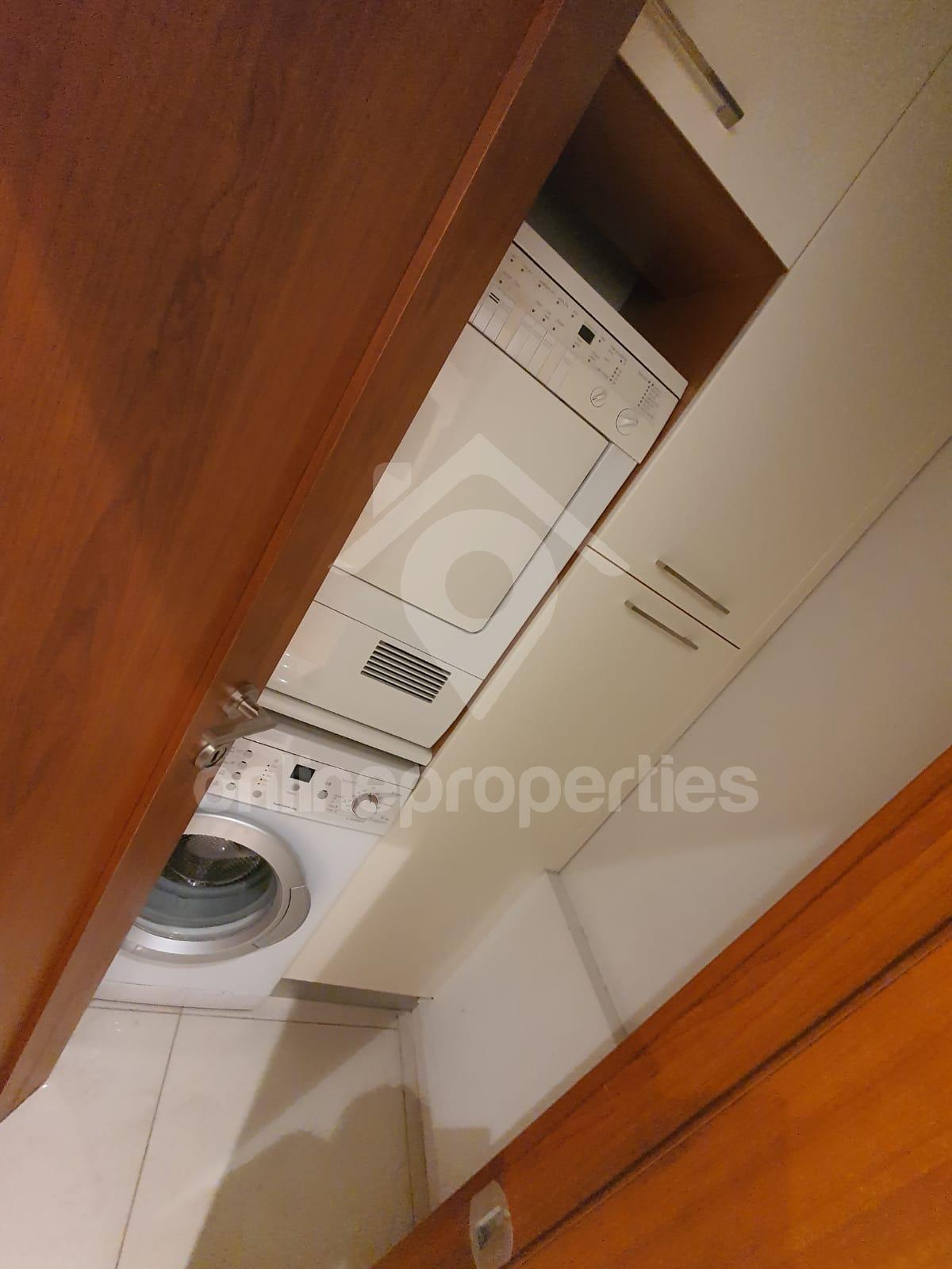 To change image, hover mouse over thumbnails below