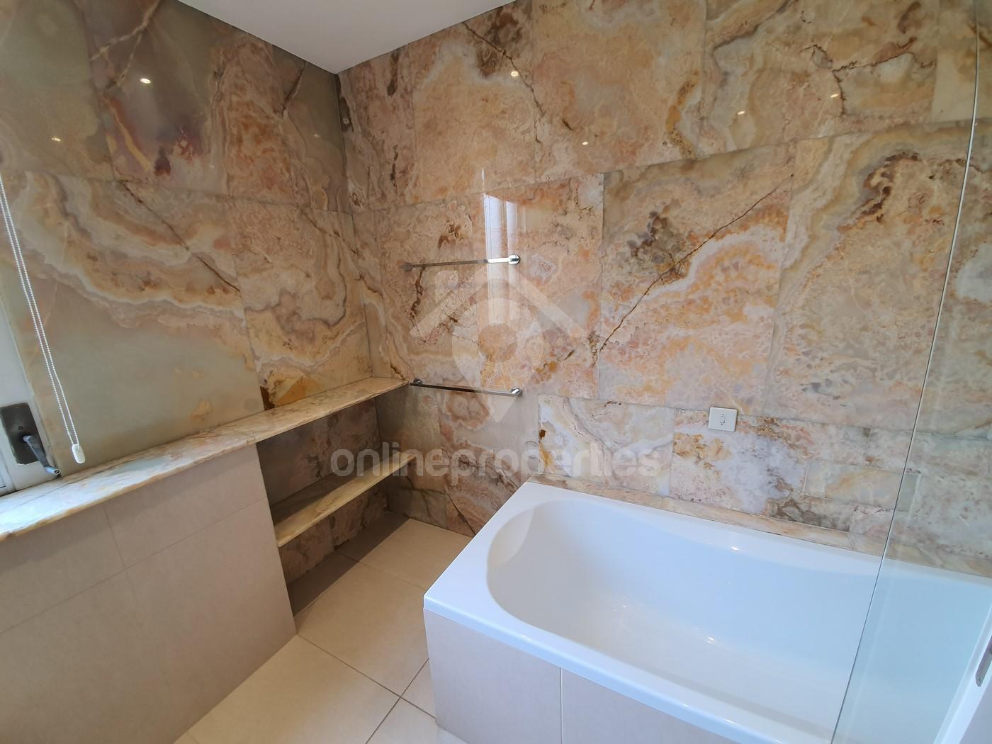 To change image, hover mouse over thumbnails below