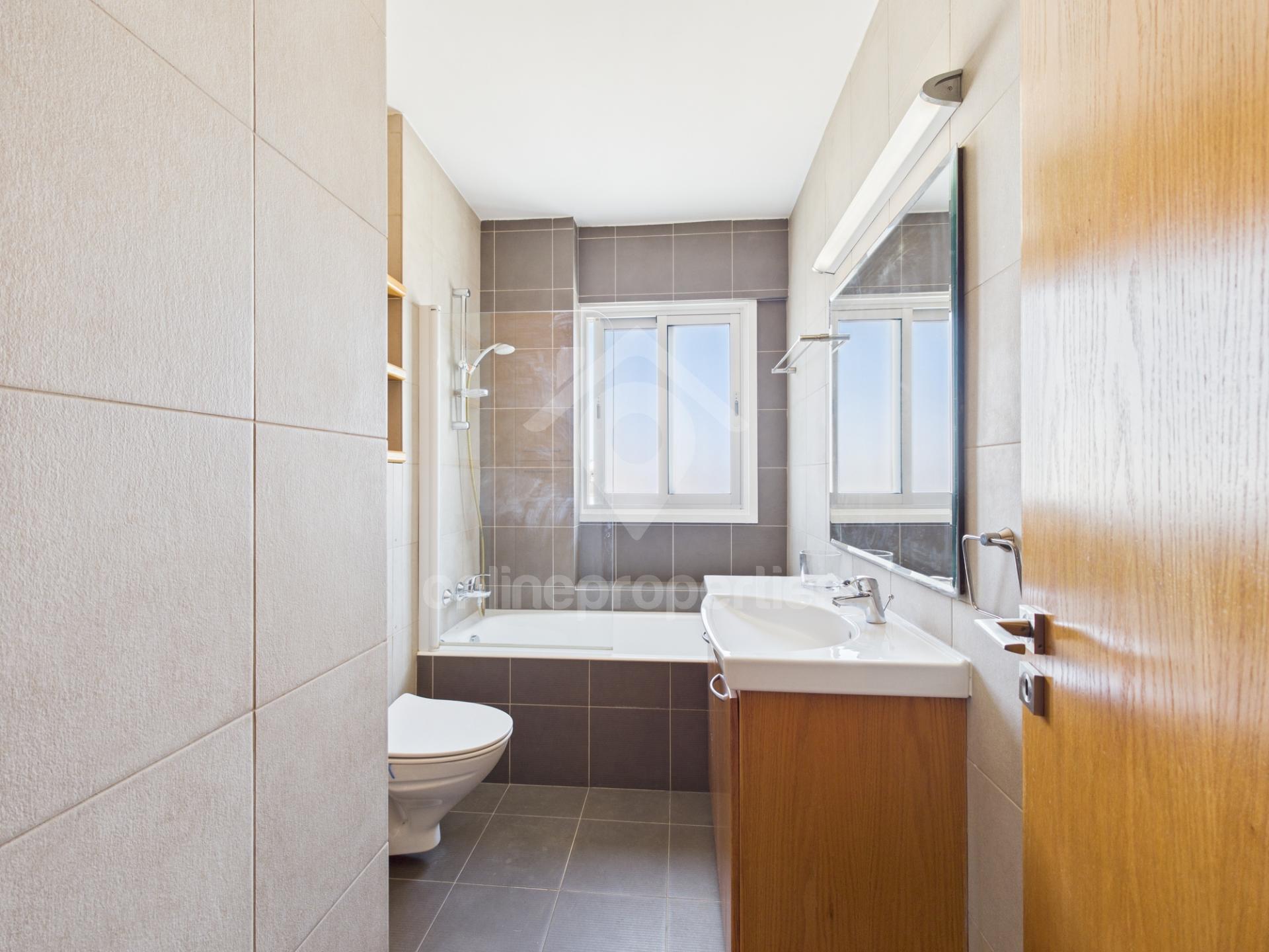 To change image, hover mouse over thumbnails below