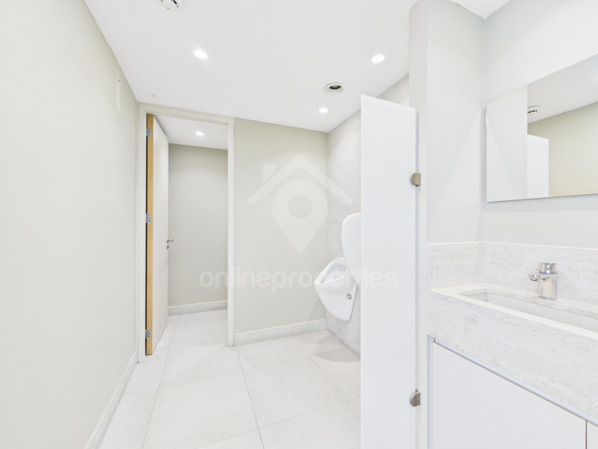 To change image, hover mouse over thumbnails below