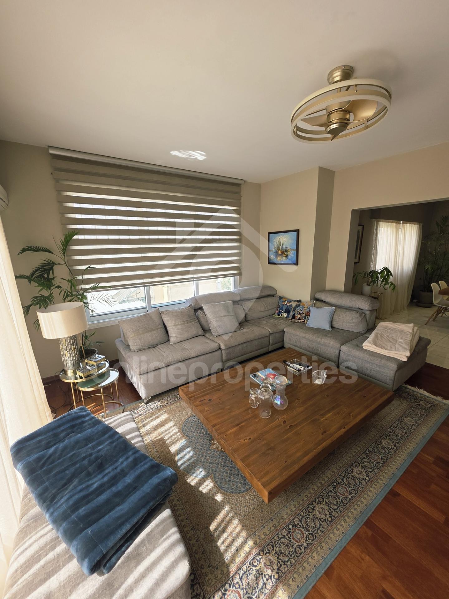 To change image, hover mouse over thumbnails below