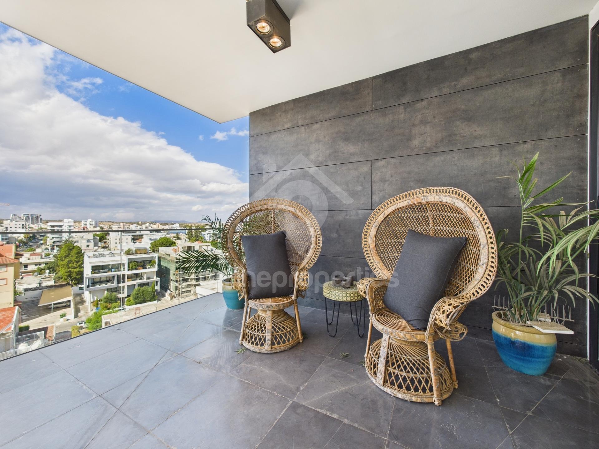 To change image, hover mouse over thumbnails below