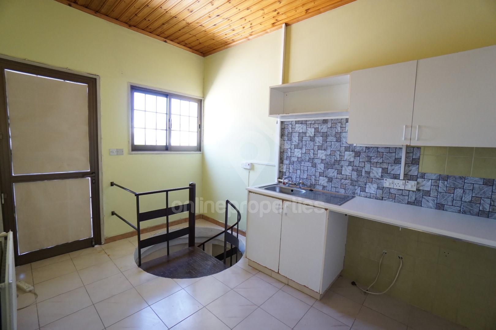 To change image, hover mouse over thumbnails below