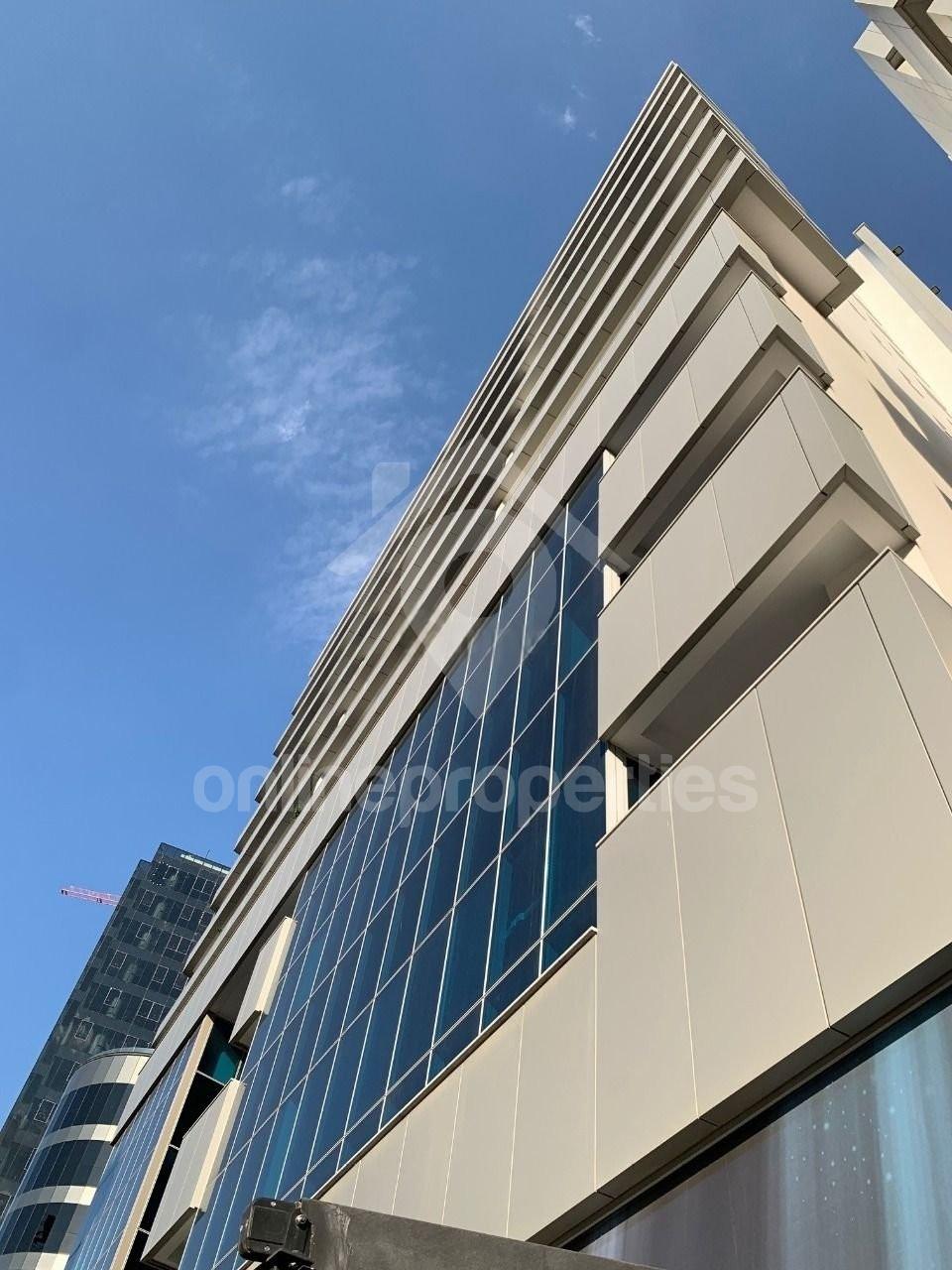 To change image, hover mouse over thumbnails below