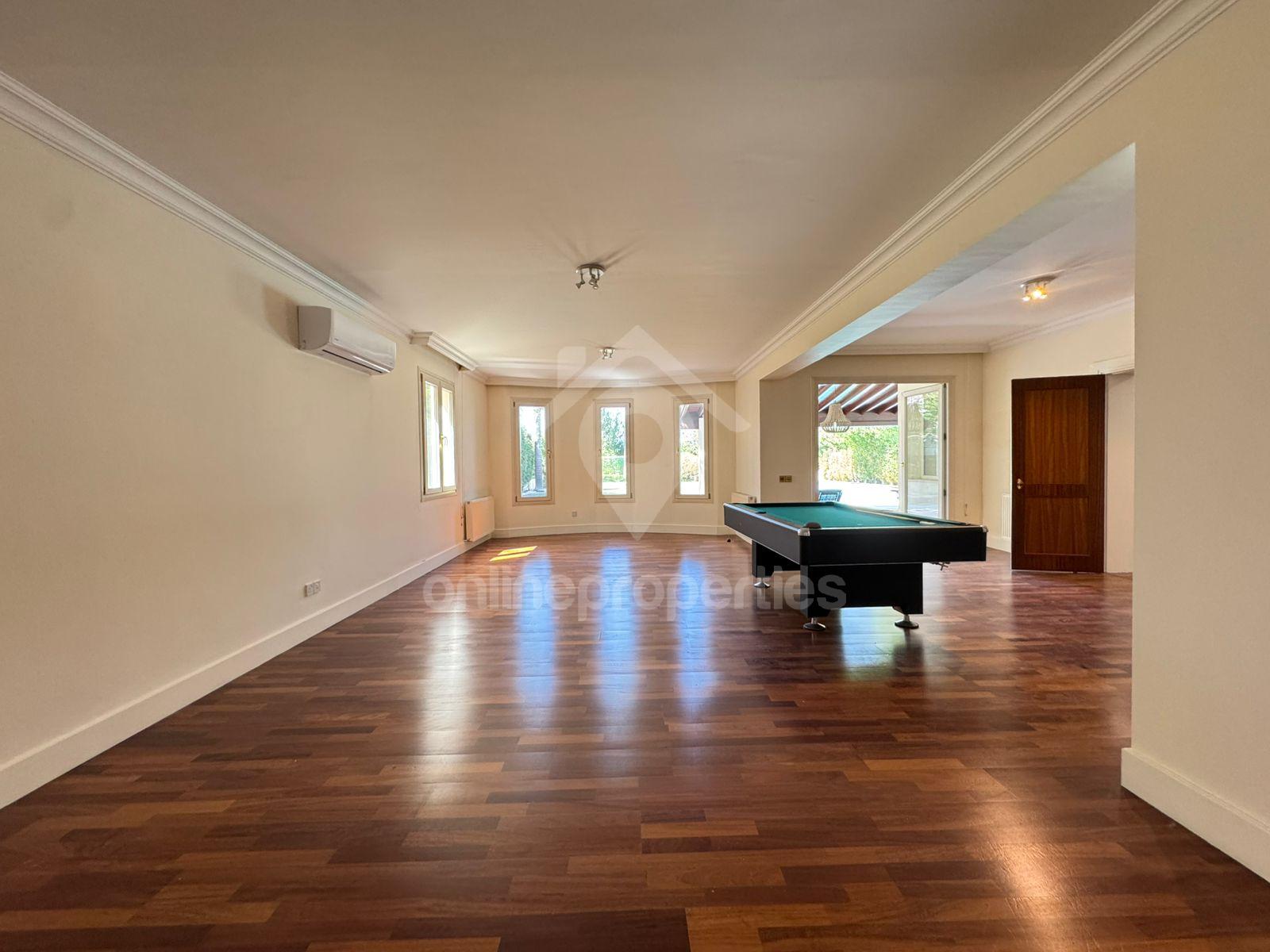 To change image, hover mouse over thumbnails below