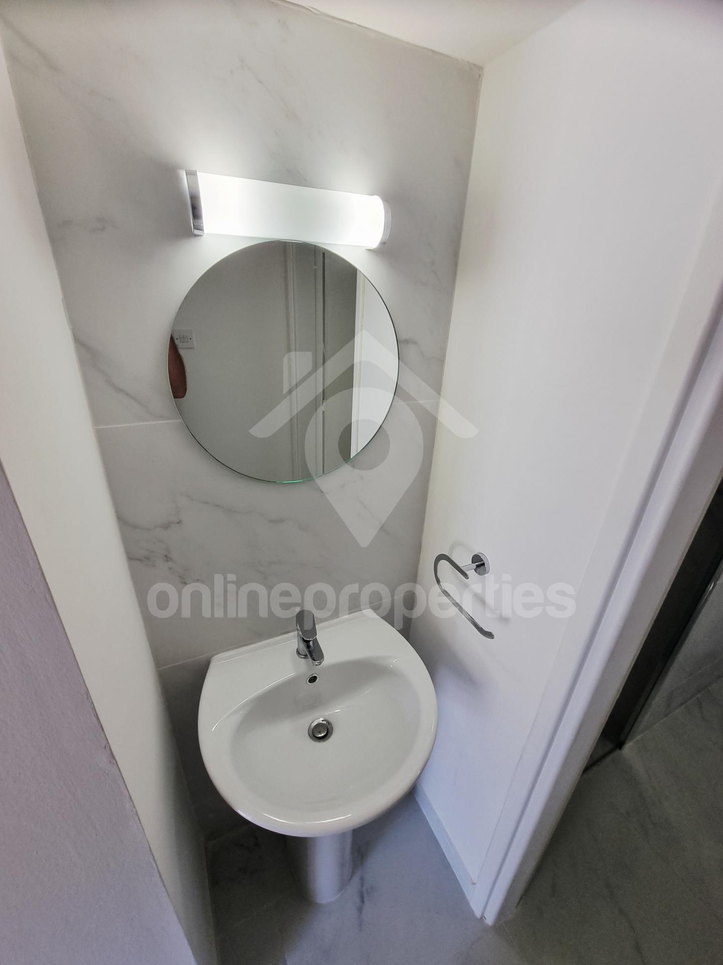 To change image, hover mouse over thumbnails below