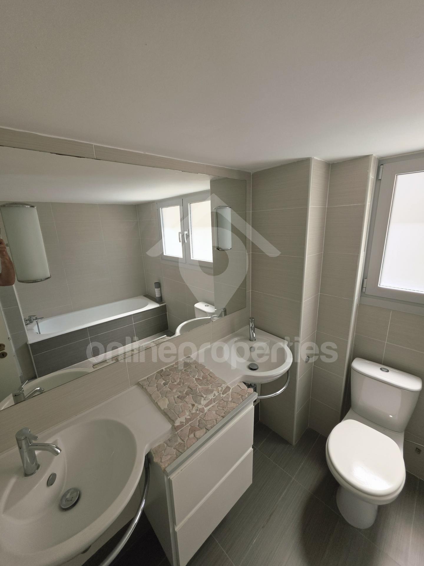 To change image, hover mouse over thumbnails below