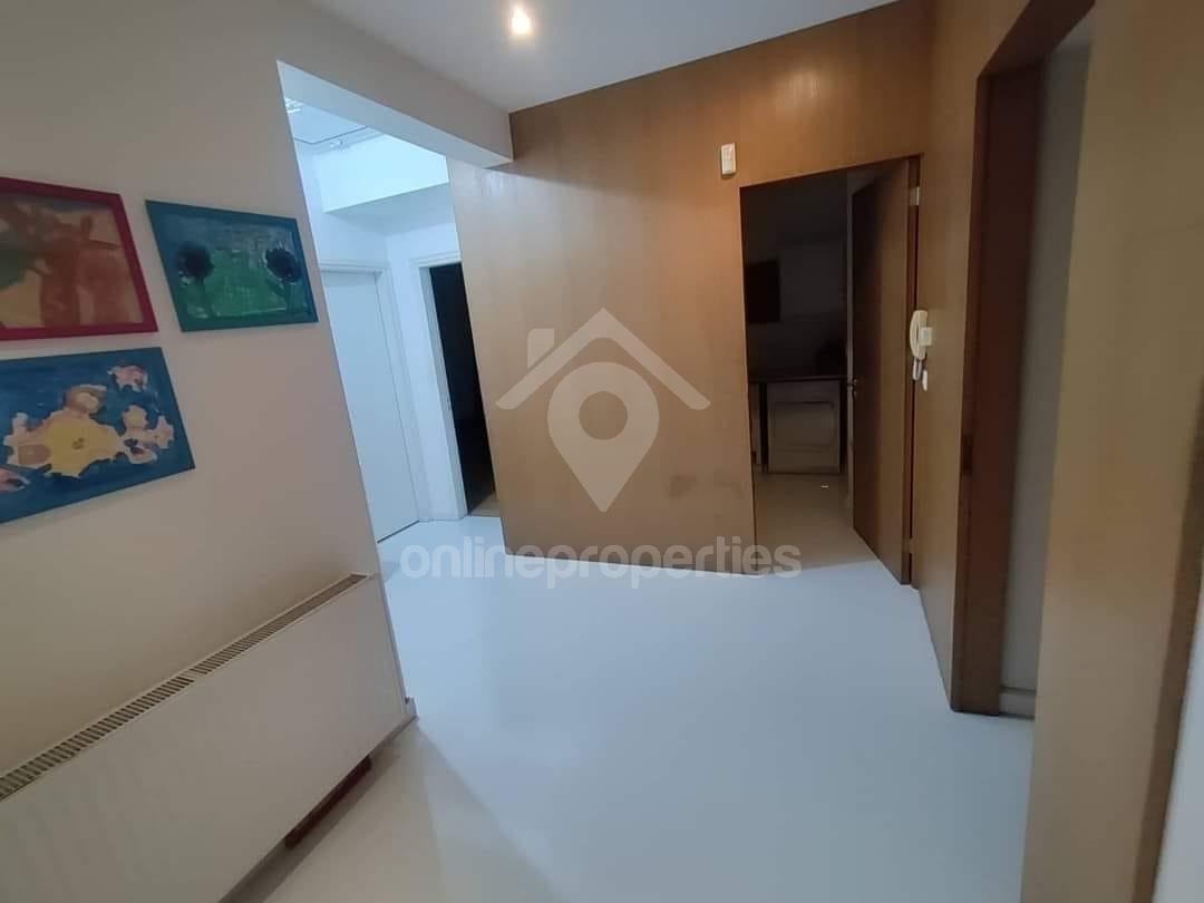 To change image, hover mouse over thumbnails below