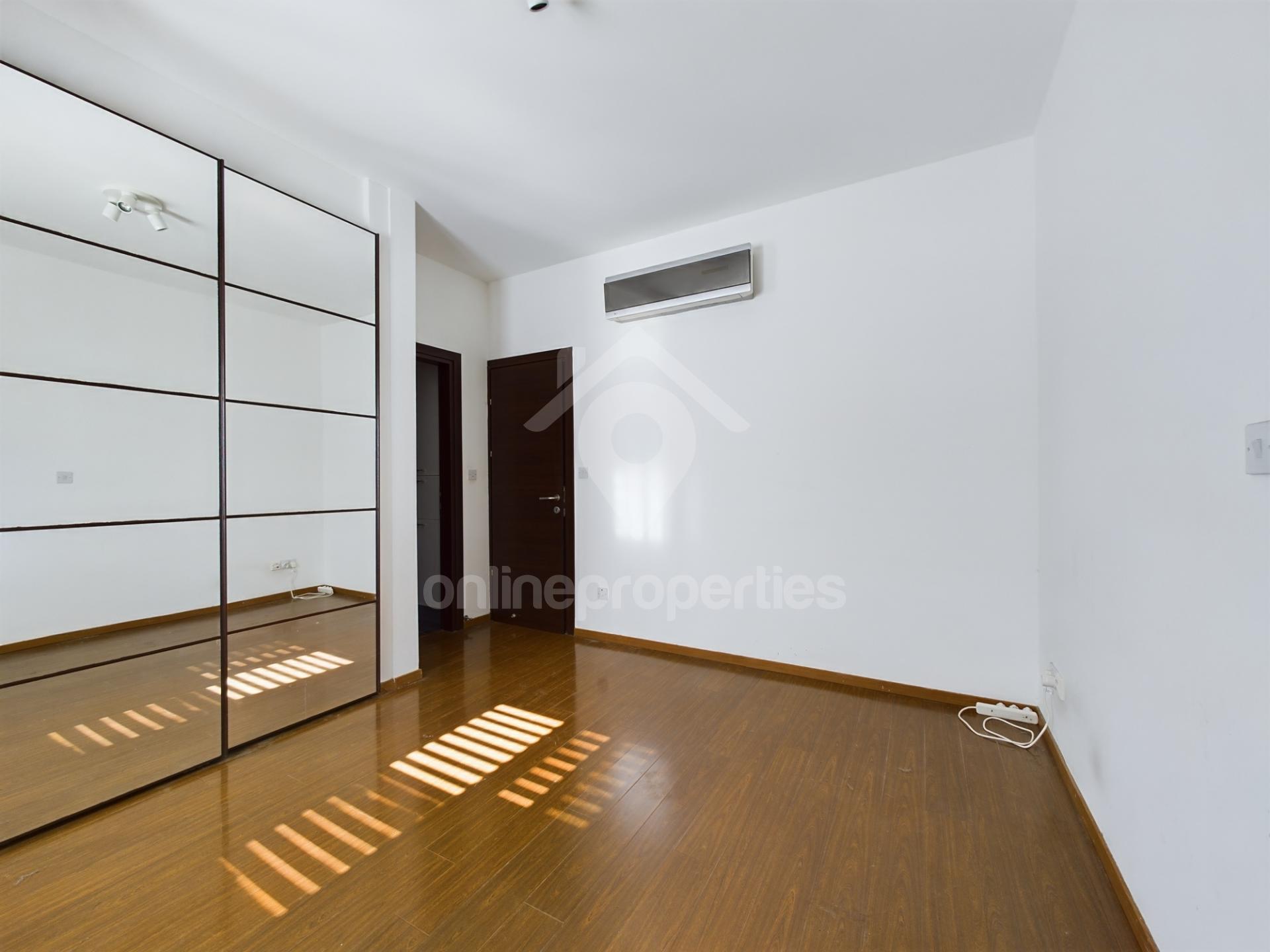 To change image, hover mouse over thumbnails below