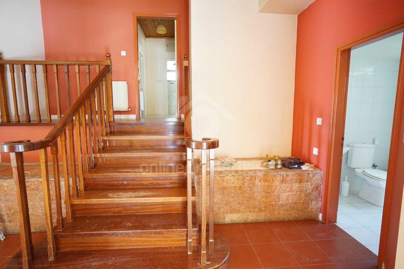 To change image, hover mouse over thumbnails below