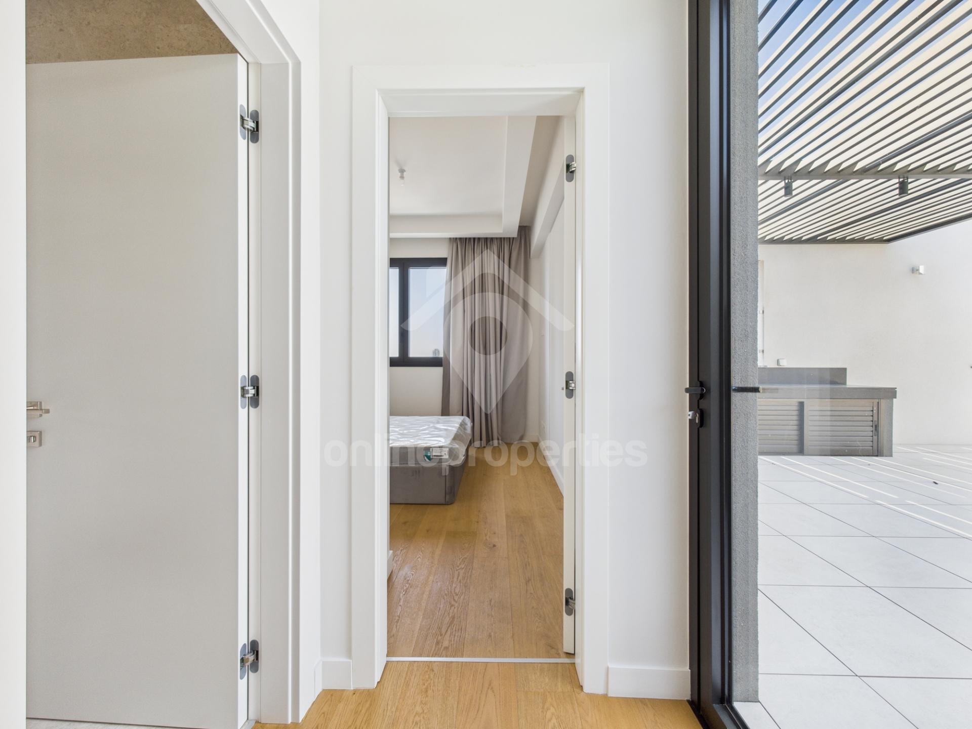 To change image, hover mouse over thumbnails below