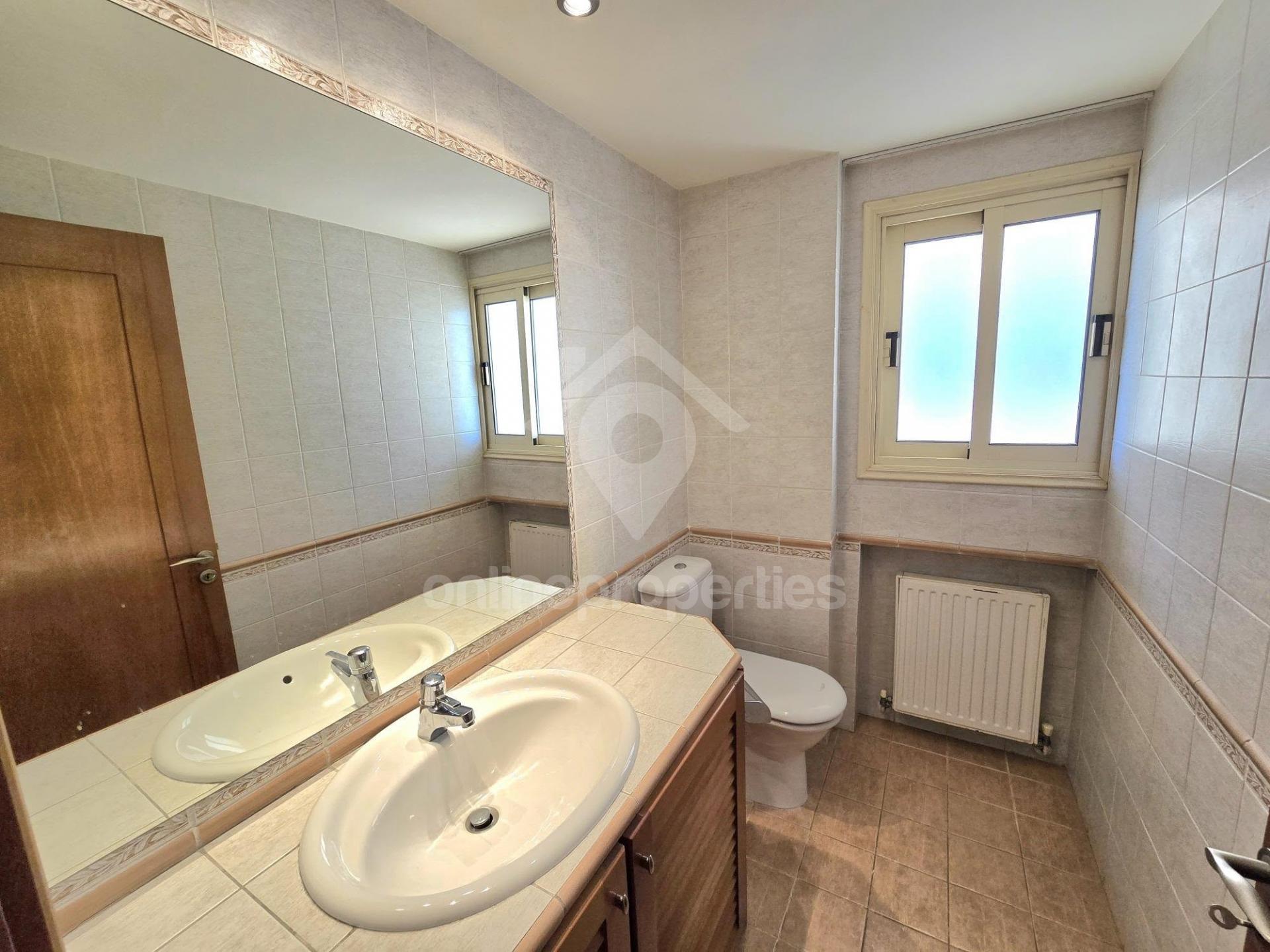 To change image, hover mouse over thumbnails below