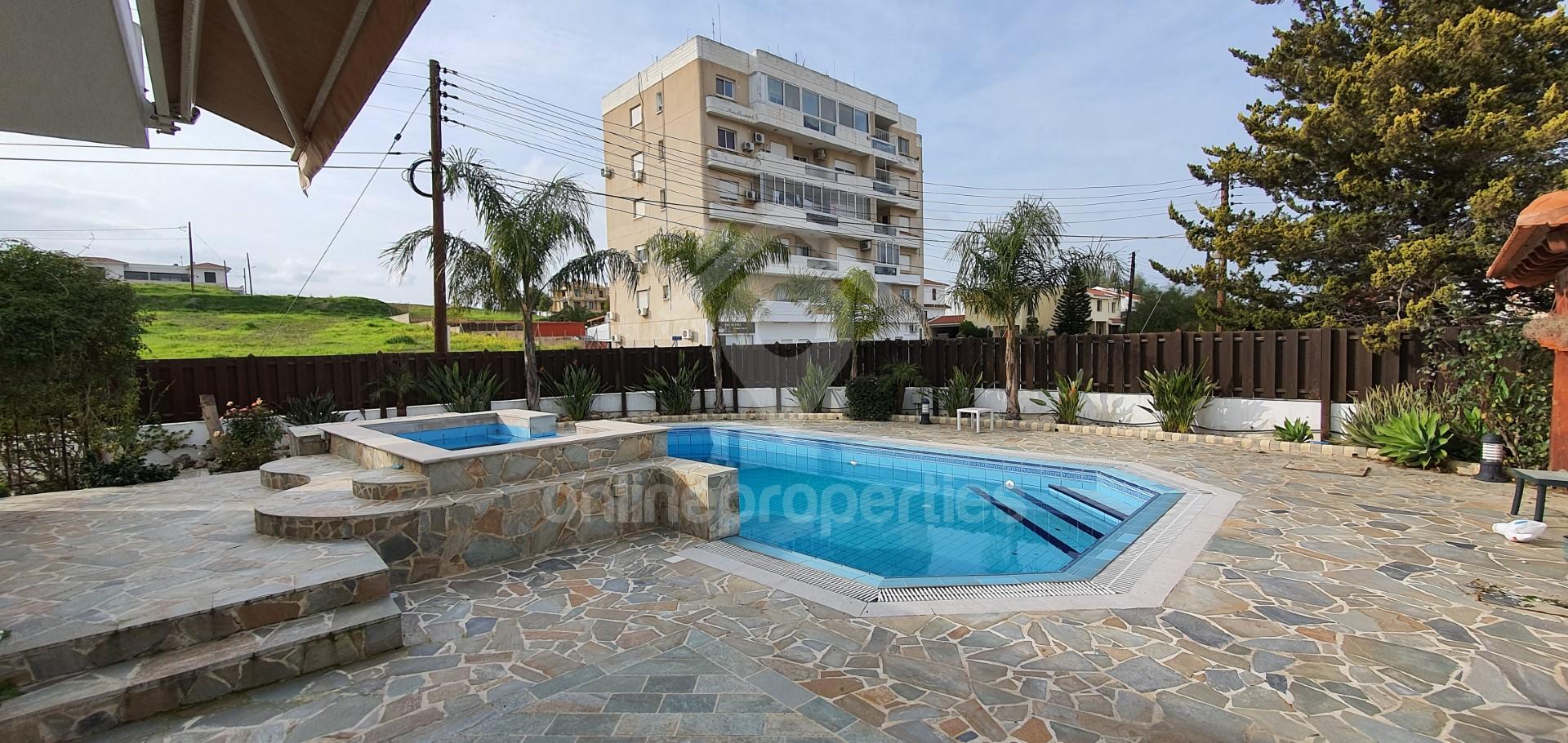 To change image, hover mouse over thumbnails below