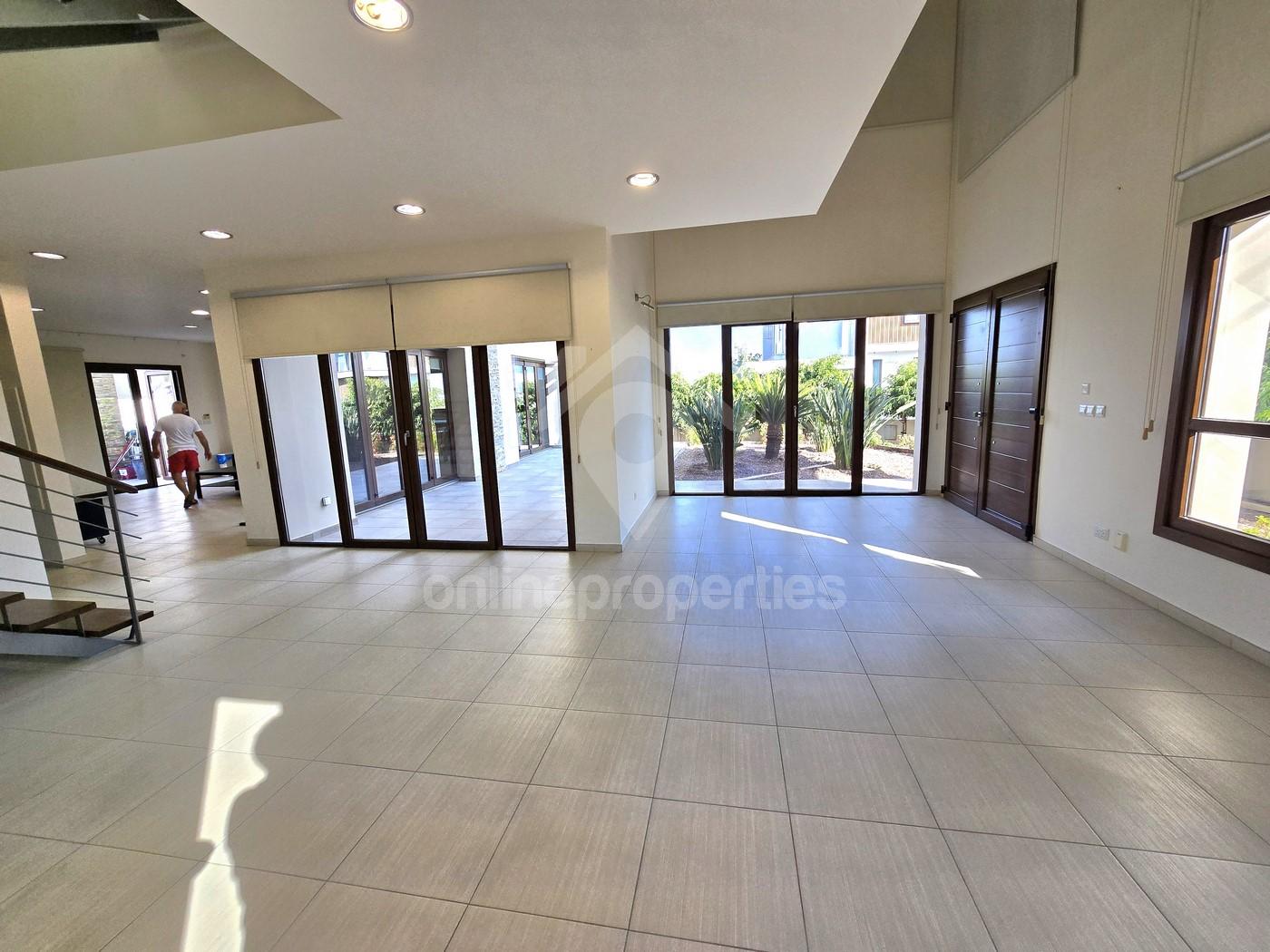 To change image, hover mouse over thumbnails below