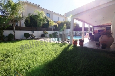 To change image, hover mouse over thumbnails below