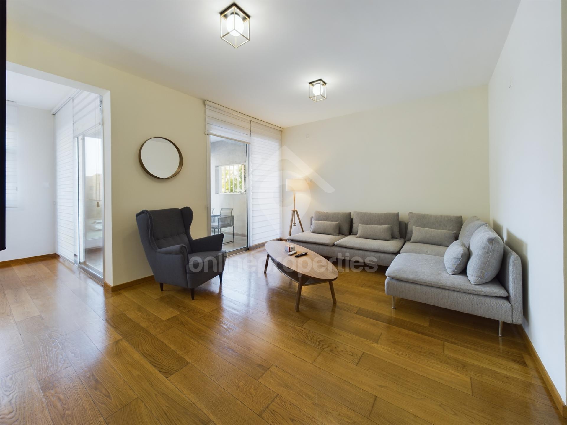 To change image, hover mouse over thumbnails below