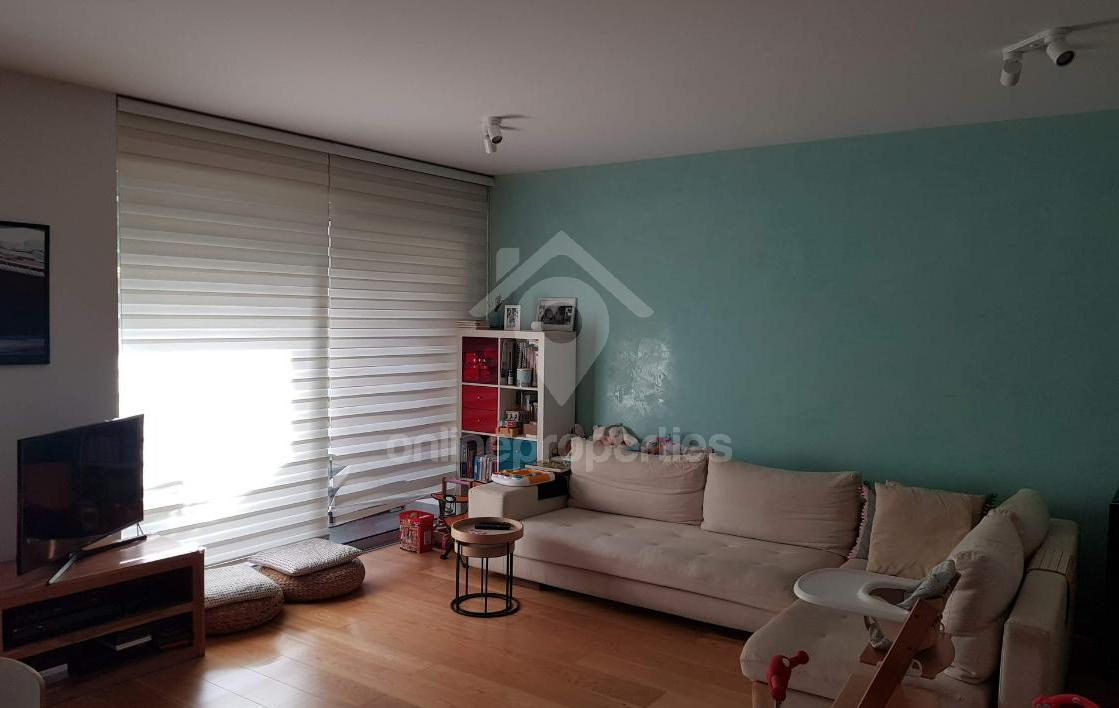 To change image, hover mouse over thumbnails below