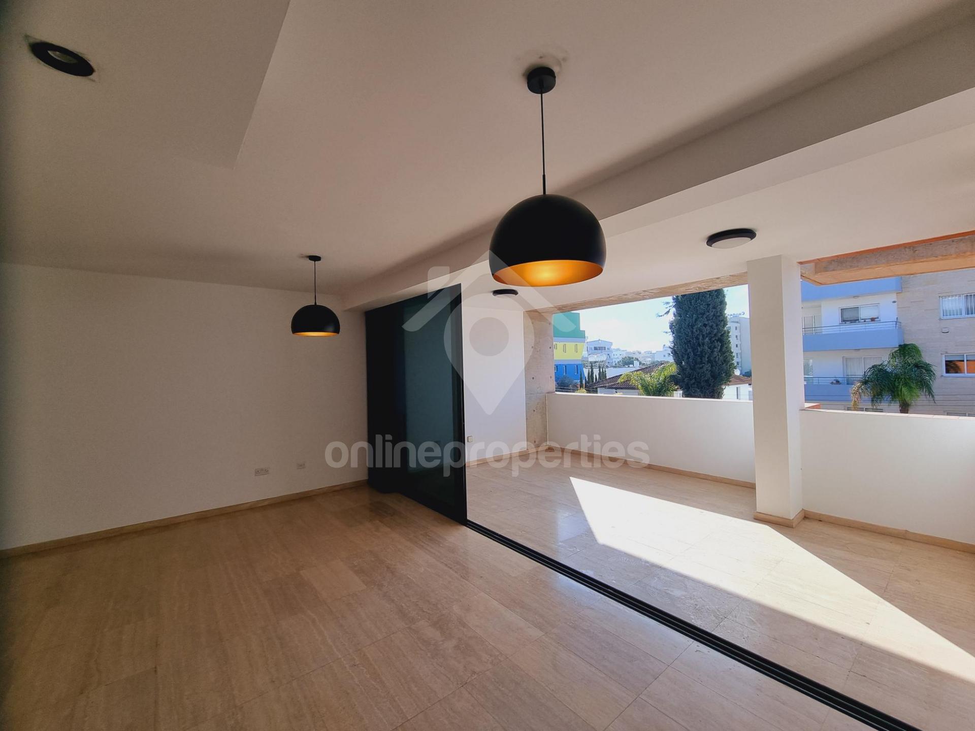 To change image, hover mouse over thumbnails below