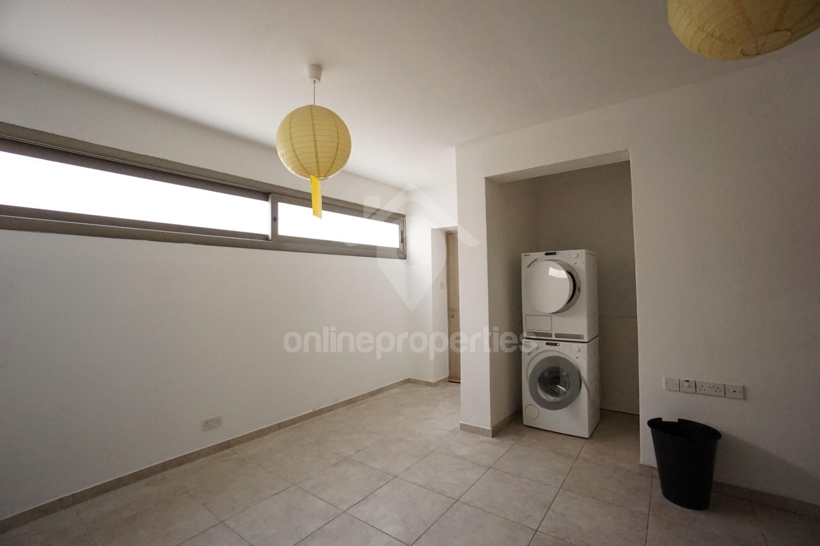 To change image, hover mouse over thumbnails below