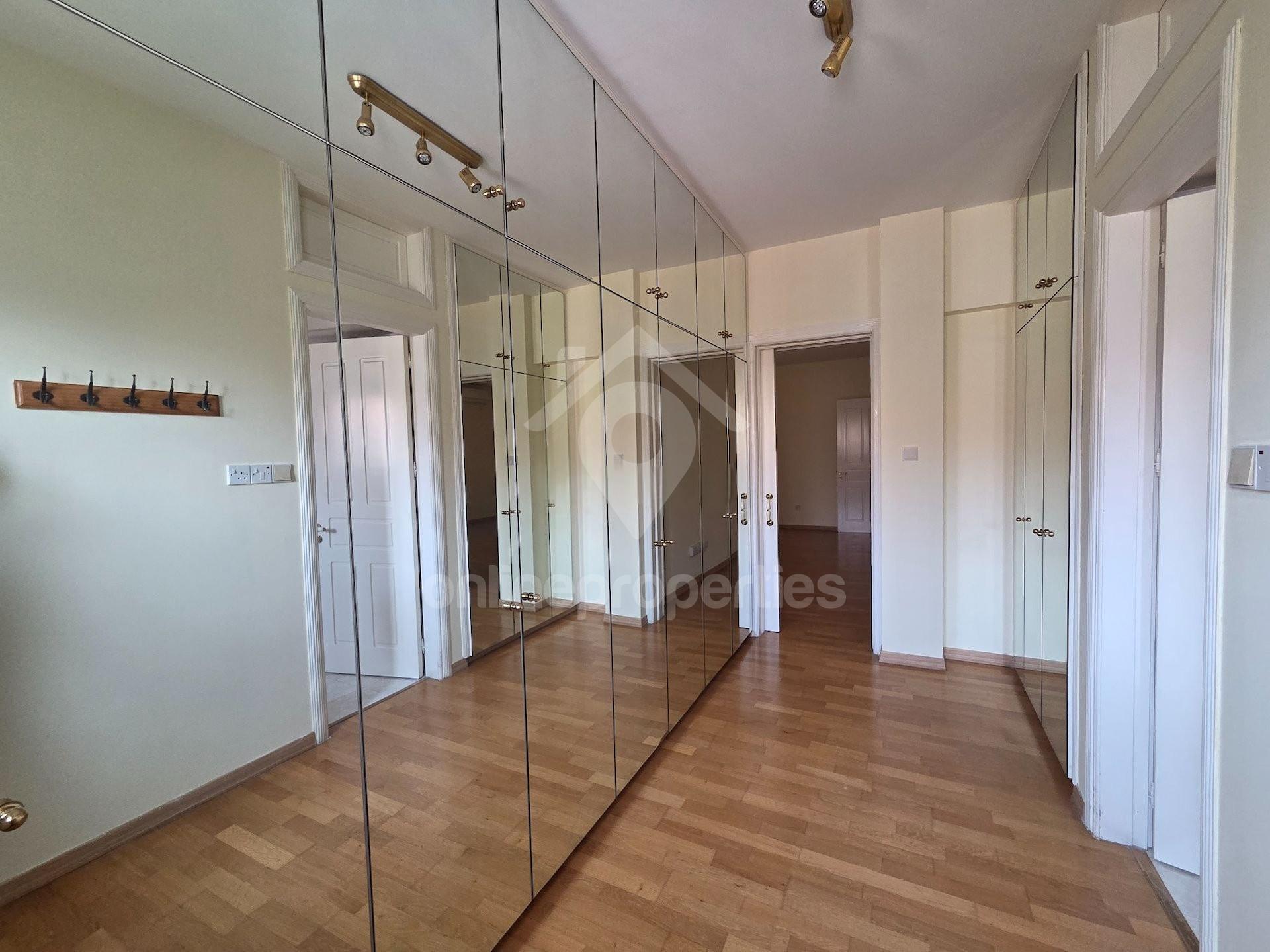 To change image, hover mouse over thumbnails below