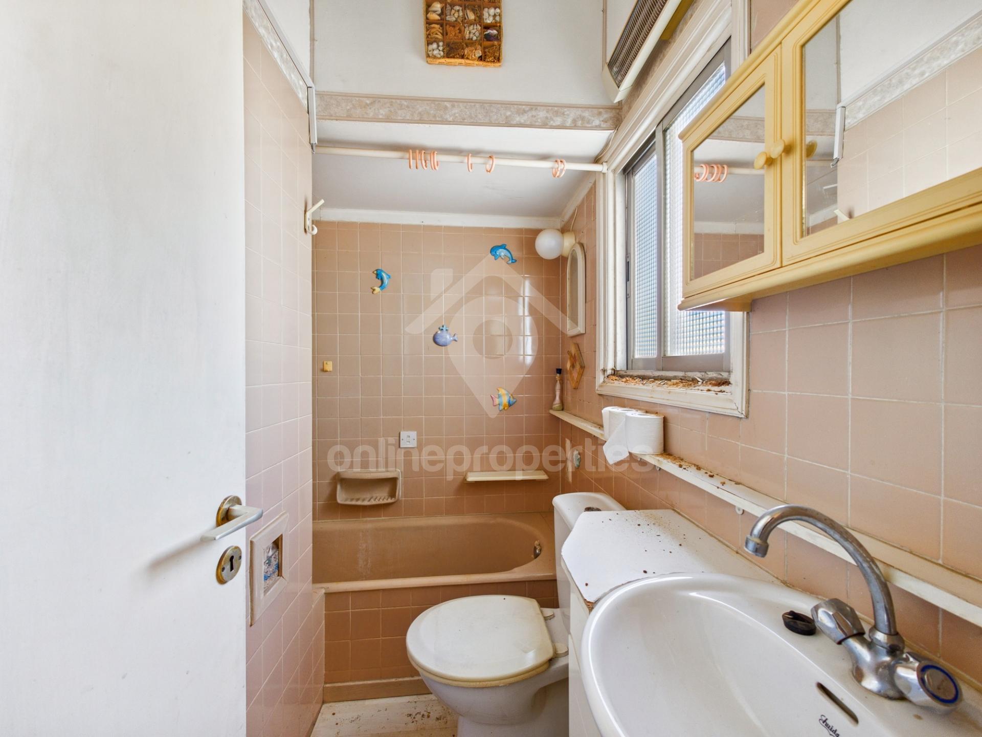 To change image, hover mouse over thumbnails below