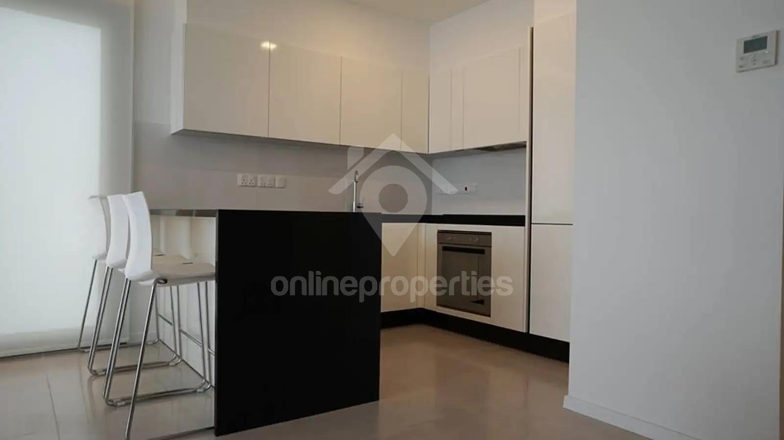 To change image, hover mouse over thumbnails below