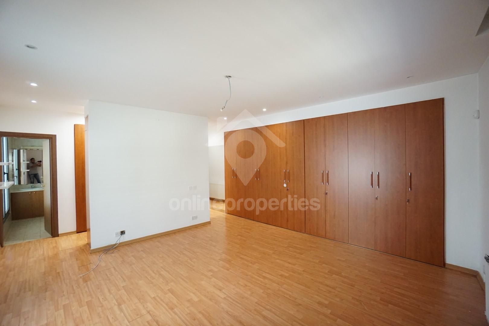 To change image, hover mouse over thumbnails below