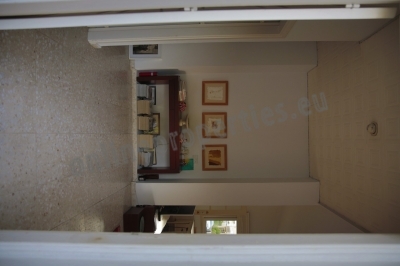 To change image, hover mouse over thumbnails below