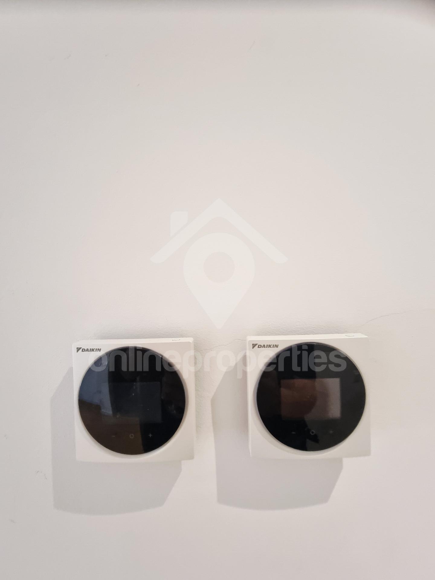 To change image, hover mouse over thumbnails below