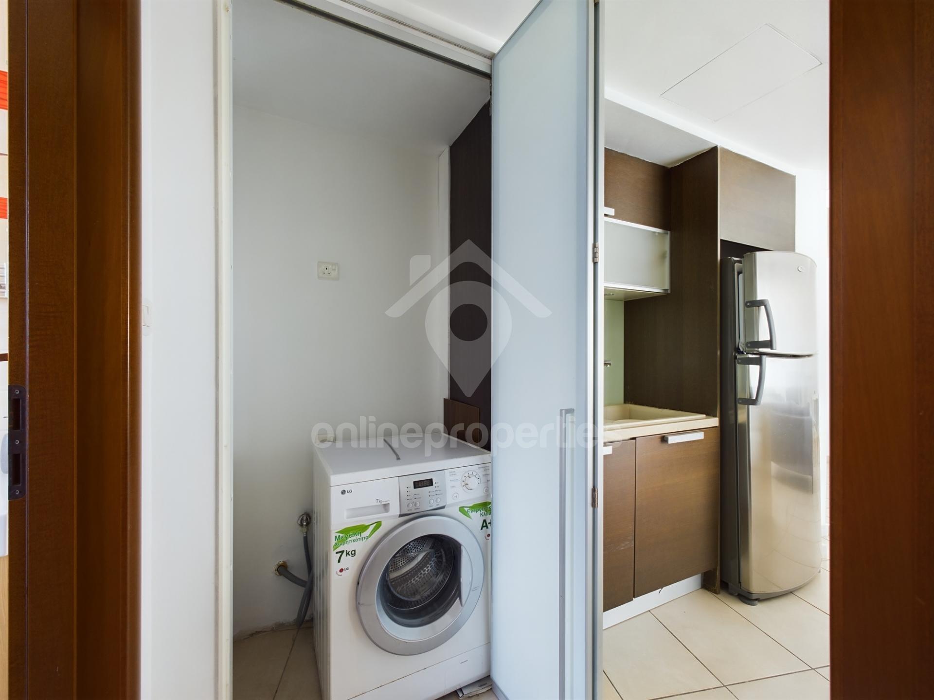 To change image, hover mouse over thumbnails below