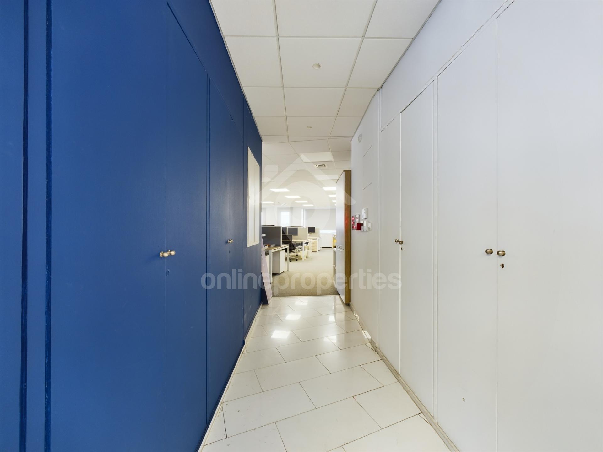 To change image, hover mouse over thumbnails below