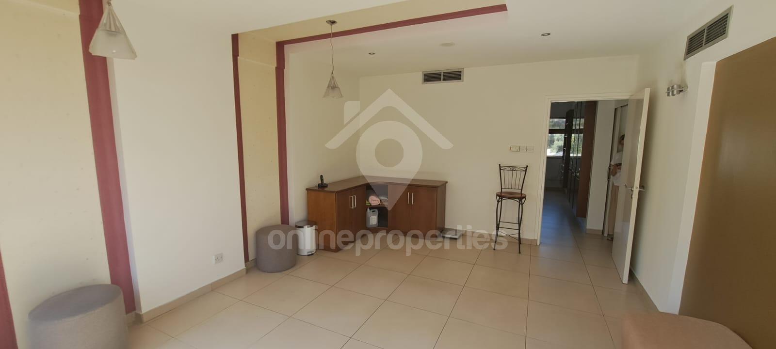 Renovated office in the heart of the town