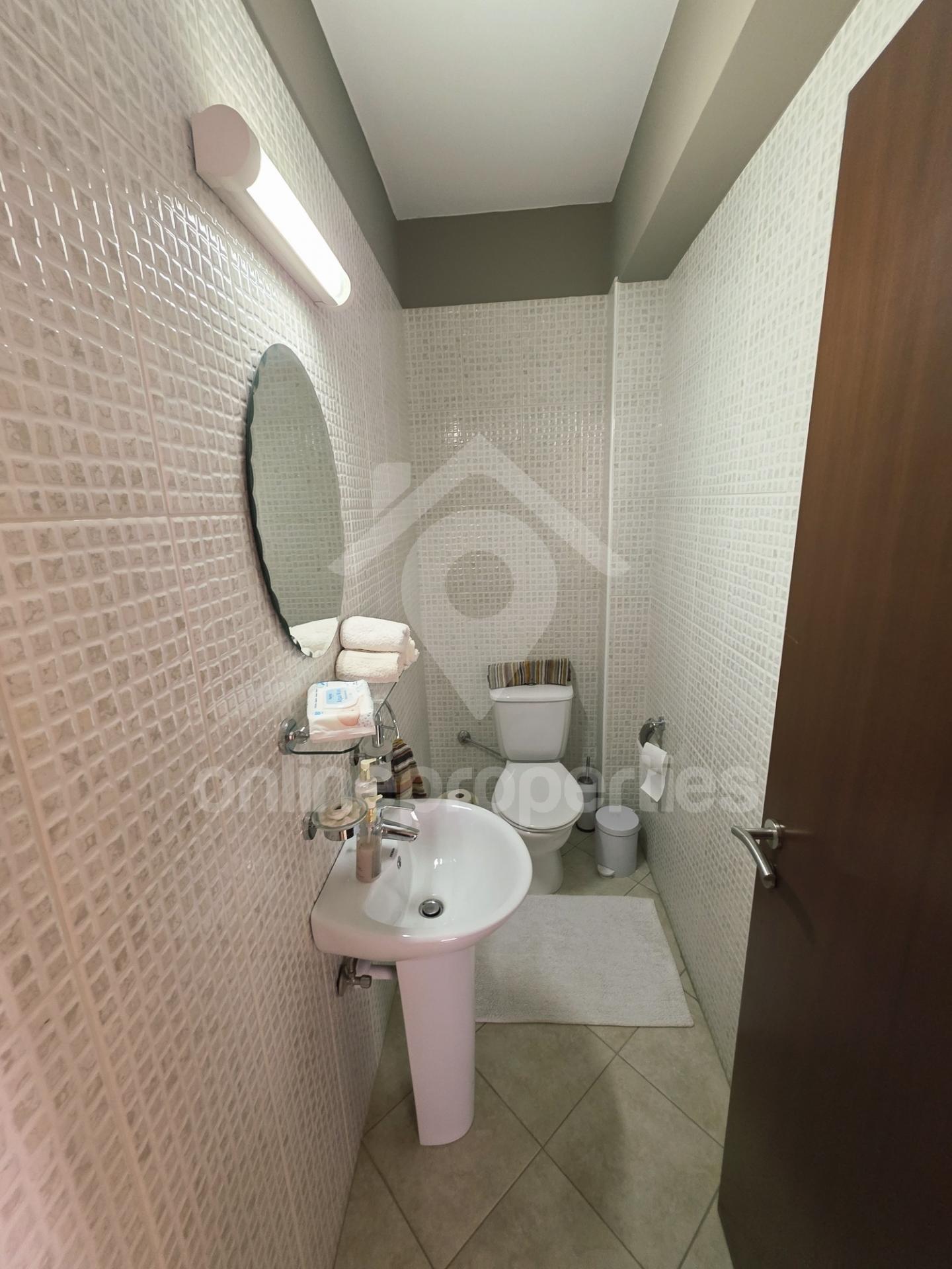 To change image, hover mouse over thumbnails below