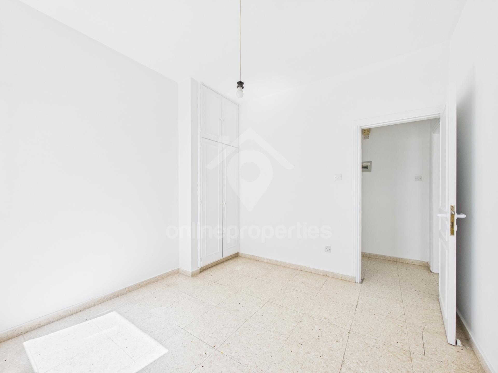 To change image, hover mouse over thumbnails below